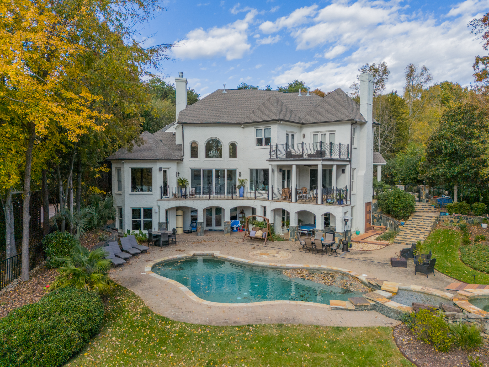 Exterior 3